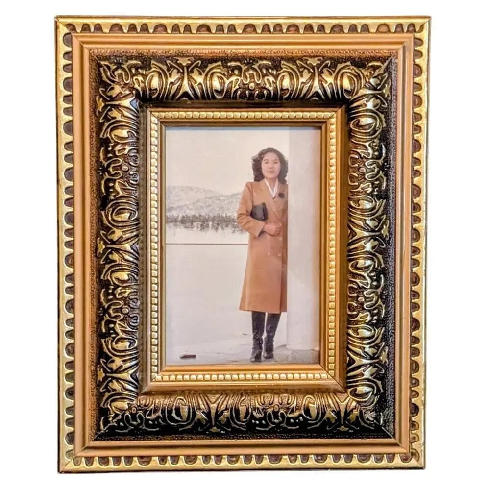 Vintage Ornate Gilt 3D Wood Easel/Wall Hanging Back 4 X 6 Photo Frame